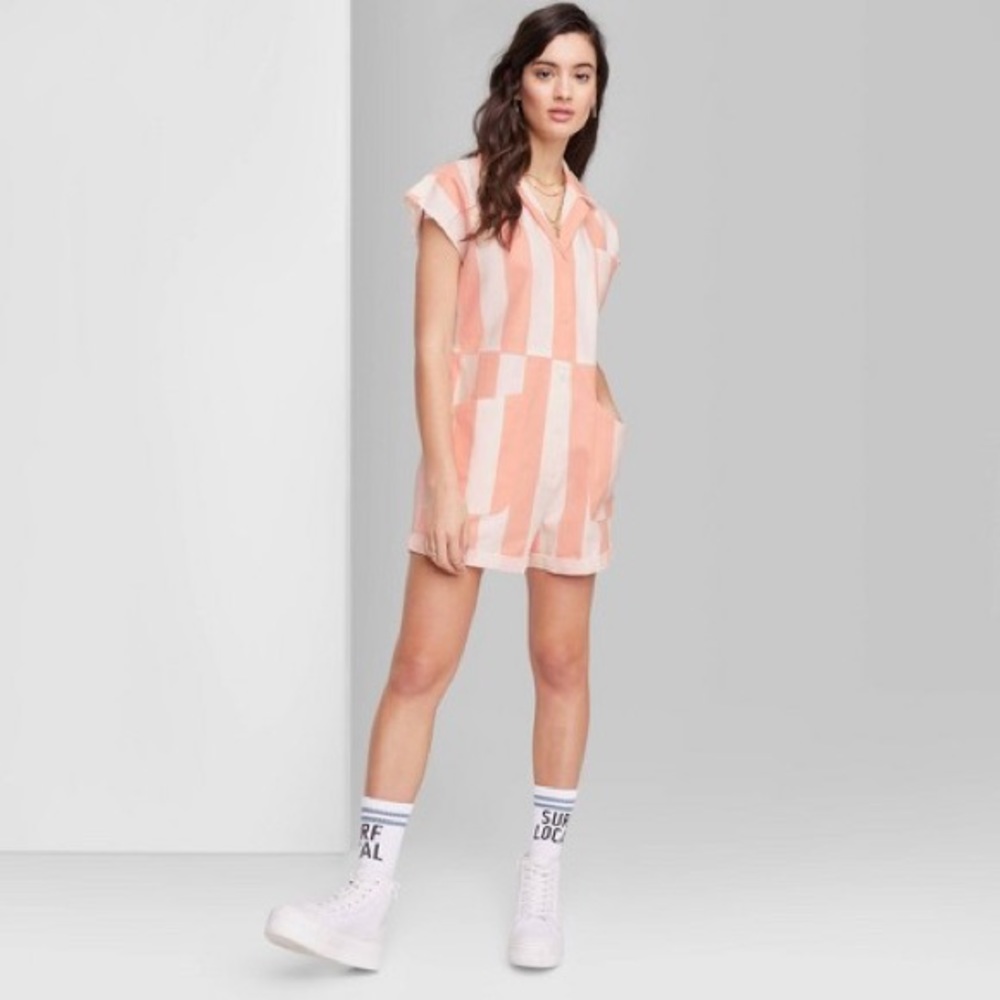 Women's Ascot + Hart Short Sleeve
Graphic Jumpsuit